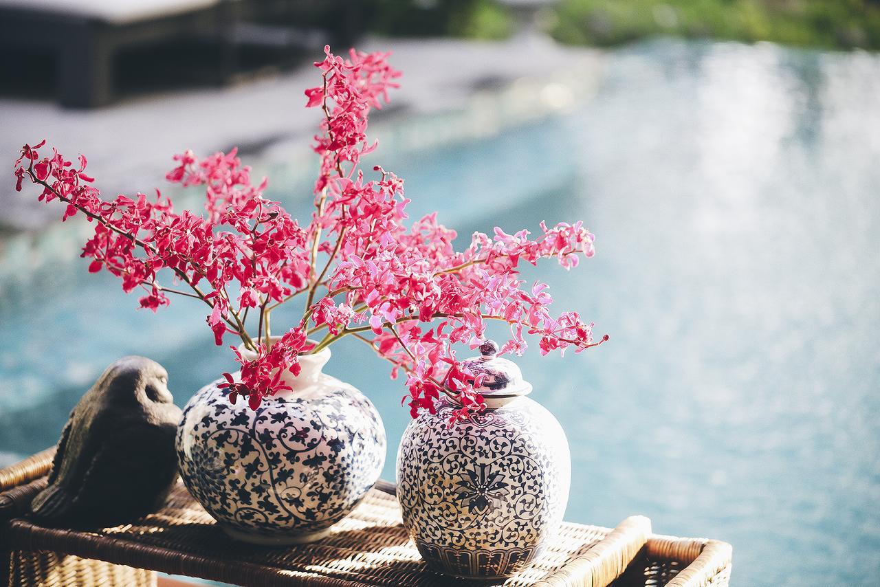 The Raweekanlaya Бангкок Екстер'єр фото Vases of flowers