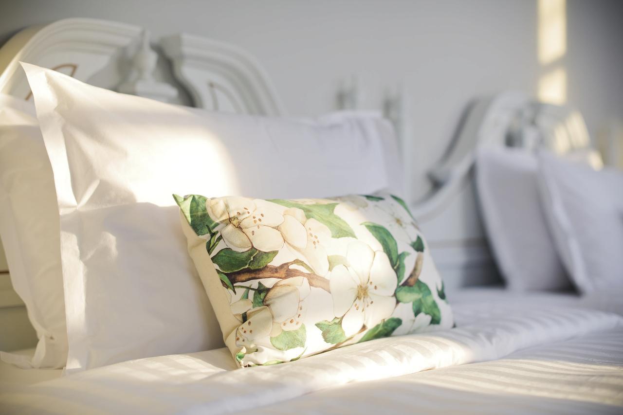 The Raweekanlaya Бангкок Екстер'єр фото A decorative pillow